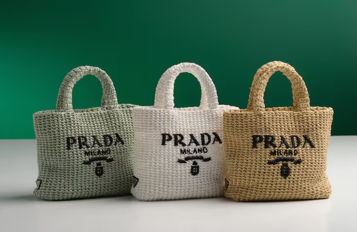 夏季Prada新款包包系列-Prada酒椰纤维小号托特包-奢侈品百科网